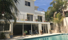4 bedroom house with swimming pool for sale in Erimi