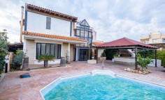 Luxury 3 bedroom house with swimming pool for sale in Paralimni