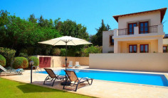 Luxury 4 bedroom house with swimming pool for sale in Aphrodite Hills