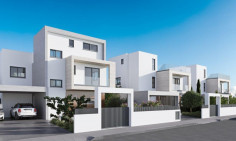 Spacious 3 bedrooms house with swimming pool for sale in Oroklini