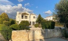 Luxury 3 bedroom house with swimming pool for sale in Secret Valley