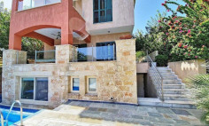 5 bedroom furnished house with swimming pool for sale in Latsi