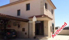 3 bedroom furnished house with swimming pool to rent in Dali