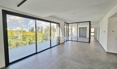 Beautiful 3 bedroom unfurnished apartment to rent in Acropolis