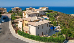 Spacious 5 bedrooms furnished house with swimming pool for sale in Aphrodite Hills