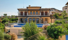 Spacious 5 bedrooms furnished house with swimming pool for sale in Aphrodite Hills