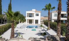 Spacious 3 bedroom house with swimming pool for sale in Kouklia