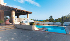 5 bedroom furnished house with swimming pool for sale in Amathus area