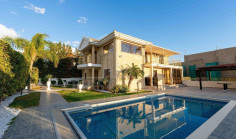 7 bedroom house with swimming pool to rent in Germasogeia