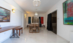 Spacious 4 bedroom house with swimming pool to rent in Parekklisia