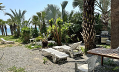 2 bedroom beach front ground-floor apartment on the first line in Dhekelia road 