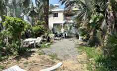 2 bedroom beach front ground-floor apartment on the first line in Dhekelia road 
