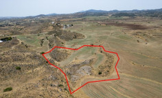 Agricultural 13044 m2 for sale in Agia Varvara