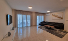 4 bedroom furnished apartment with swimming pool to rent in Amathus area