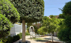 Spacious 4 bedroom house with swimming pool for sale in Green Area