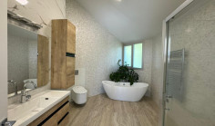 Luxury 5 bedroom house with swimming pool to rent in Agios Tychonas