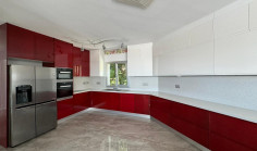 Luxury 5 bedroom house with swimming pool to rent in Agios Tychonas