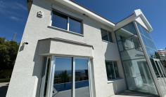 Luxury 5 bedroom house with swimming pool to rent in Agios Tychonas