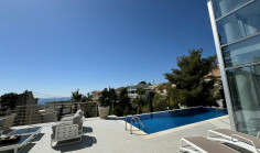 Luxury 5 bedroom house with swimming pool to rent in Agios Tychonas