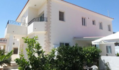 Beautiful 5 bedroom villa with private swimming in Pyla 