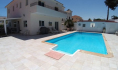 Beautiful 5 bedroom villa with private swimming in Pyla 