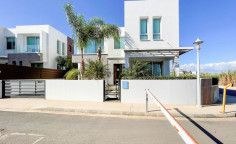 3 bedroom furnished villa with swimming pool for sale in Kapparis