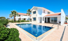 Seafront villa in Dekelia, Larnaca 