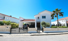 Seafront villa in Dekelia, Larnaca 