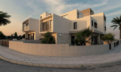 Spacious 3 bedroom villa with swimming pool for sale in Oroklini