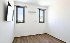 Beautiful 3 bedrooms furnished house with swimming pool to rent in Livadia
