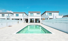 Beautiful 3 bedrooms furnished house with swimming pool to rent in Livadia
