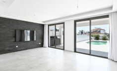 Beautiful 3 bedrooms furnished house with swimming pool to rent in Livadia