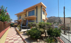 6 bedroom detached house 
