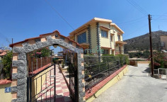 6 bedroom detached house 