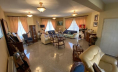 6 bedroom detached house 