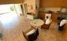 6 bedroom detached house 