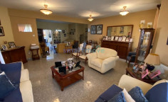 6 bedroom detached house 