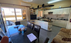 6 bedroom detached house 