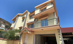 6 bedroom detached house 