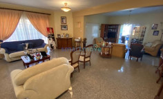 6 bedroom detached house 