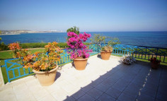 Beach front apartment unobstructed sea views 