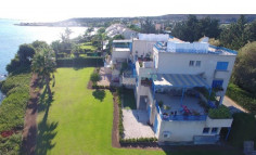 Beach front apartment unobstructed sea views 