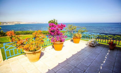 Beach front apartment unobstructed sea views 