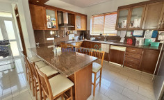 4 bedroom detached house for rent polemedia Limassol 