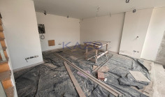 Unfurnished shop 90 m2 in central petrou pavlou 