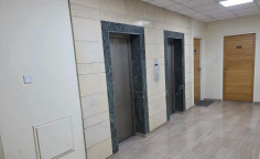 Spacious commercial for sale in Agioi Omologites