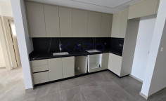 Modern unfurnished two bedroom apartment in sunny Columbia 