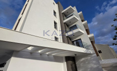 Modern unfurnished two bedroom apartment in sunny Columbia 