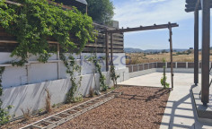 Spacious Moni bungalow with sea view 