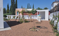 Spacious Moni bungalow with sea view 